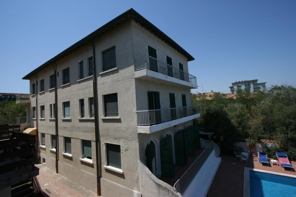 Hotel Villa Furia Белариа-Игеа Марина Екстериор снимка