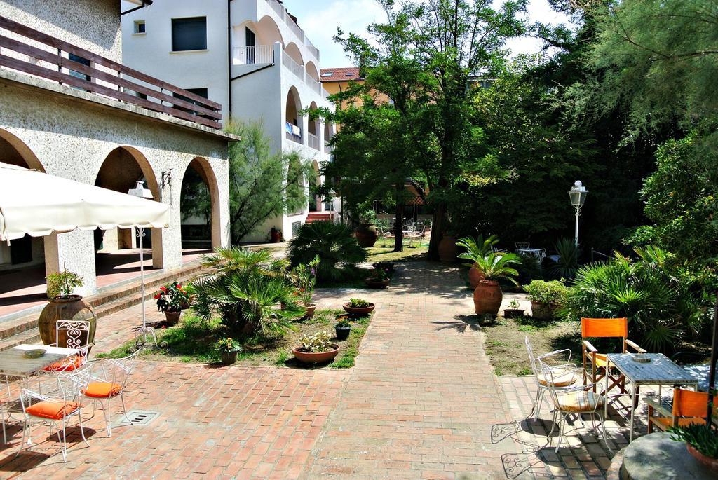 Hotel Villa Furia Белариа-Игеа Марина Екстериор снимка